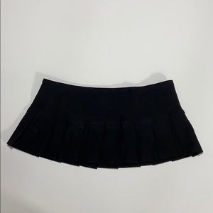 Black pleaded skirt (school girl)